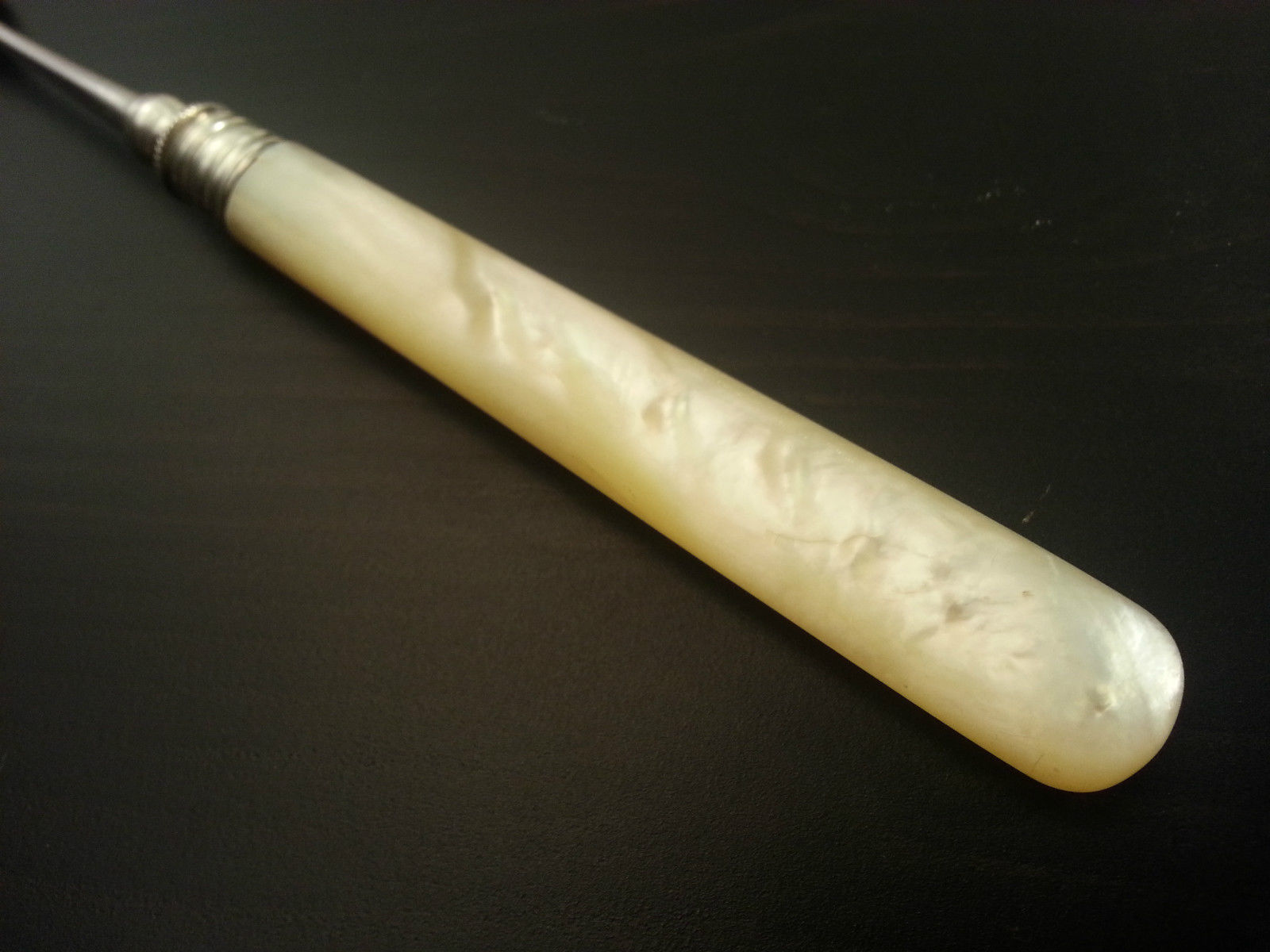 Antike Gabel aus Sterlingsilber aus dem Jahr 1883 mit Perlmutt-MOP-Griffen, Sheffield-Duty-Marke