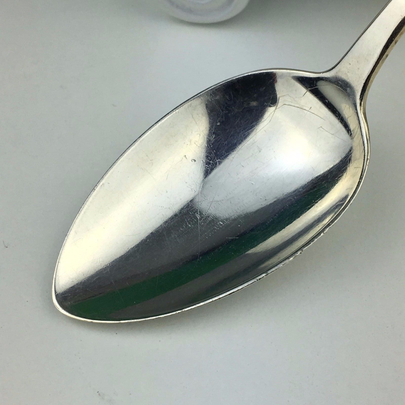 Antiker Löffel aus Sterlingsilber aus den USA mit der Aufschrift „Butterfly Anna“.