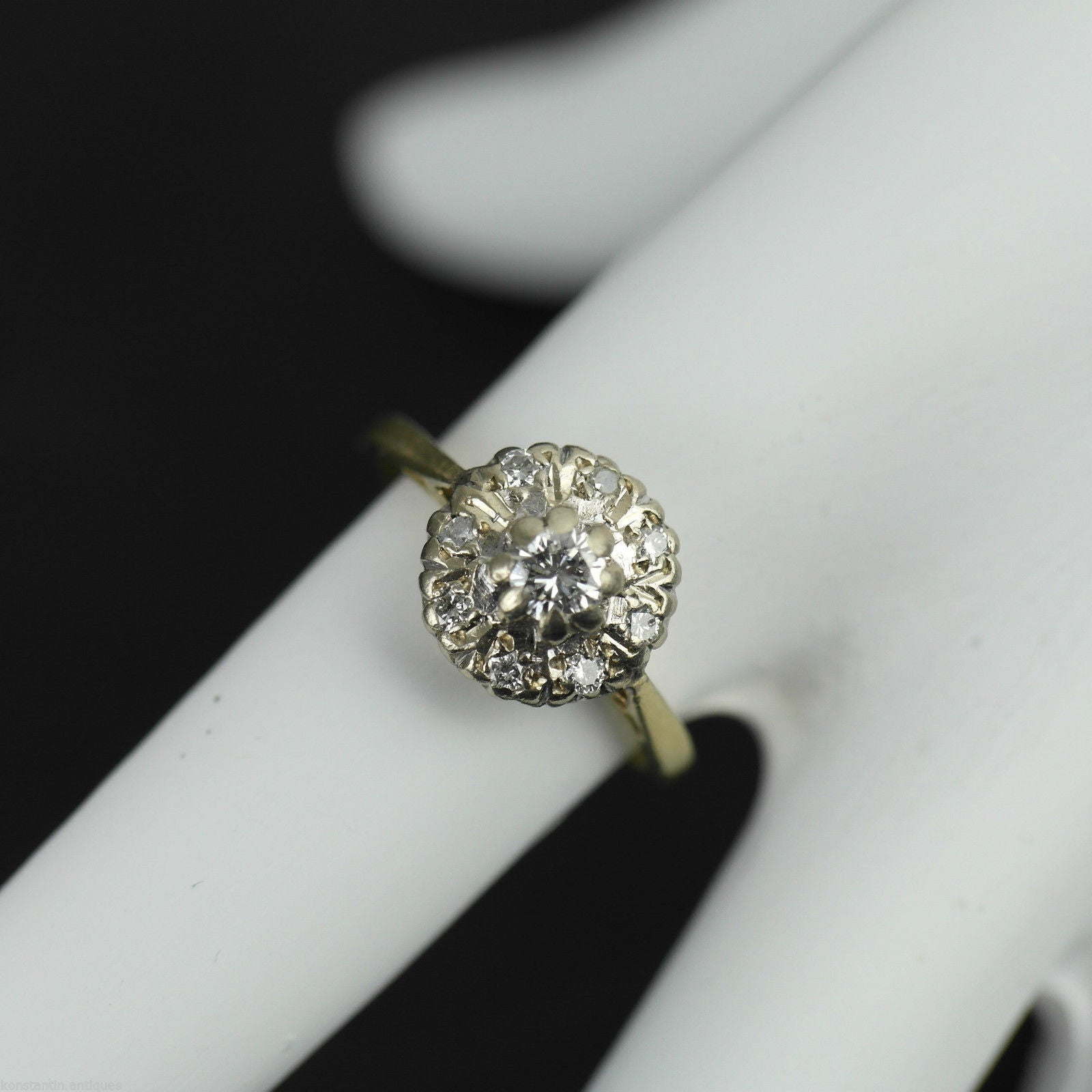 Vintage 18ct gold ring with brilliant cut diamonds cluster London