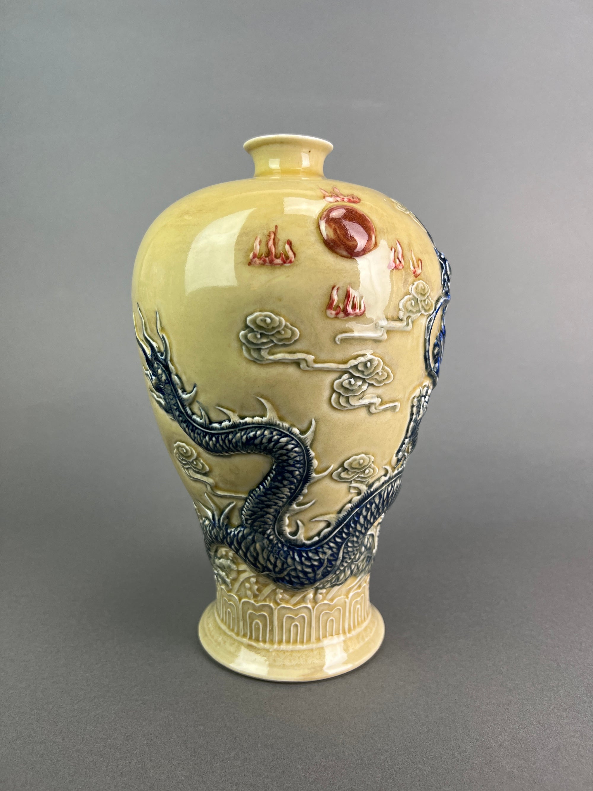 Chinese Dragon five claws porcelain vase with Daoguang mark