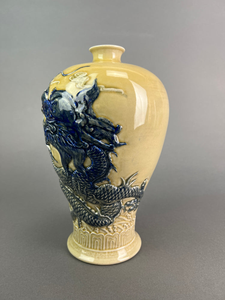 Chinese Dragon five claws porcelain vase with Daoguang mark