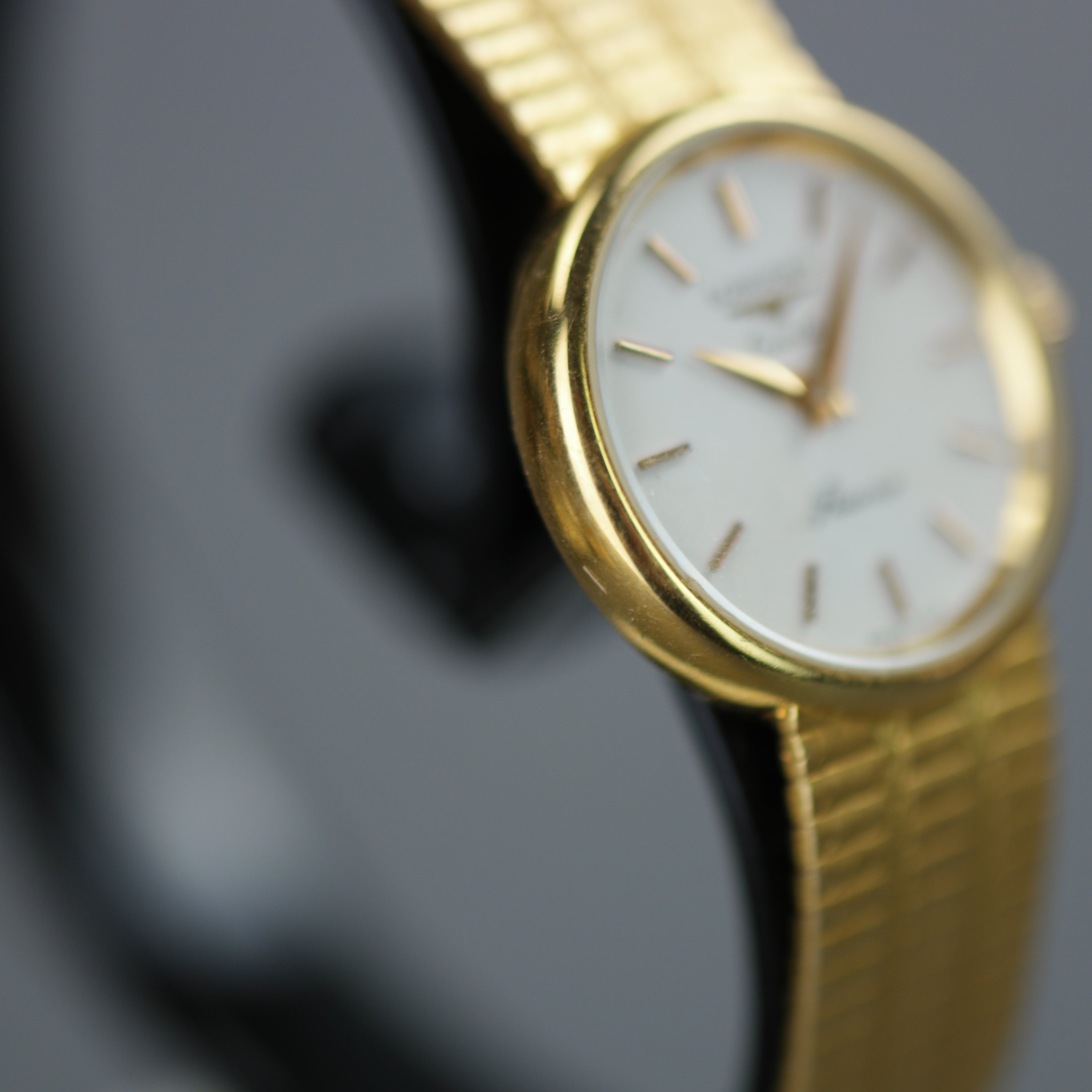 Longines Presence ladies quartz wristwatch 9ct gold case and bracelet