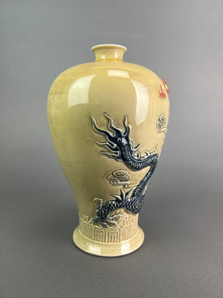 Chinese Dragon five claws porcelain vase with Daoguang mark