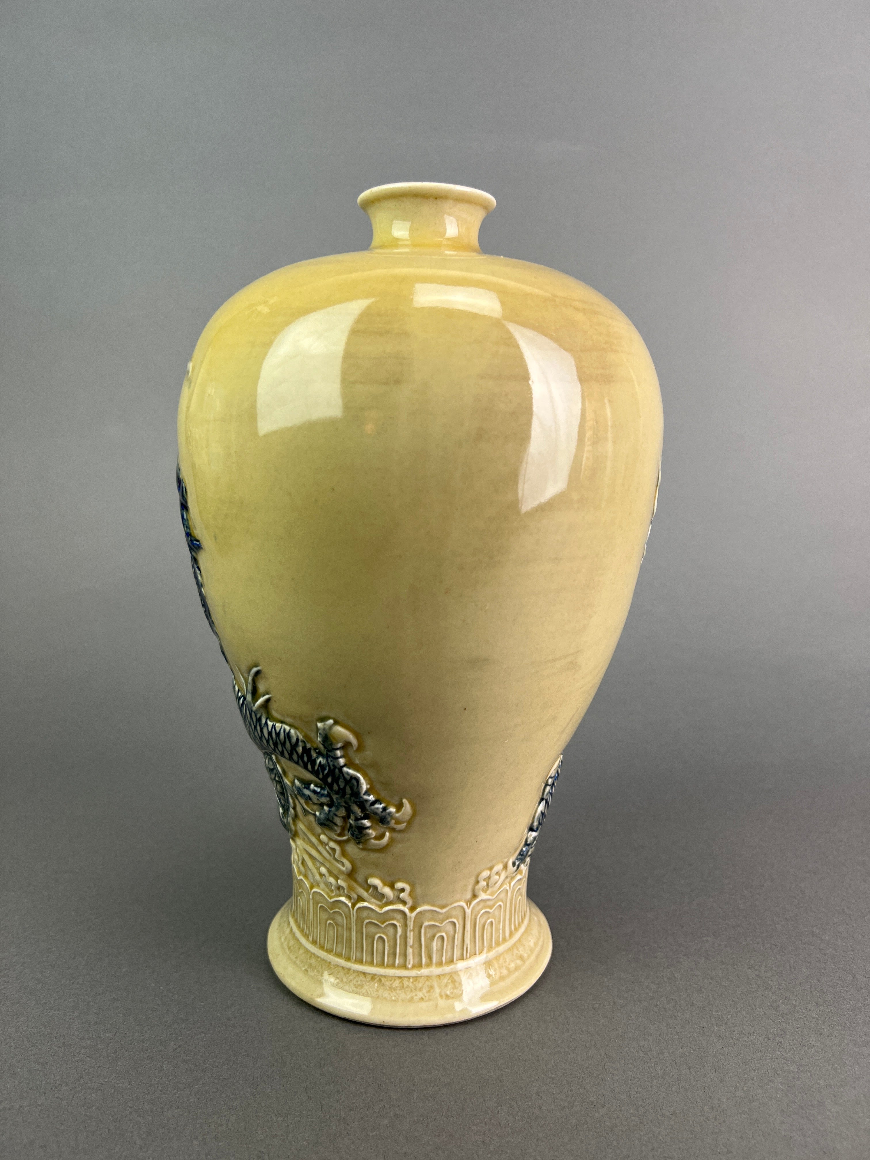 Chinese Dragon five claws porcelain vase with Daoguang mark