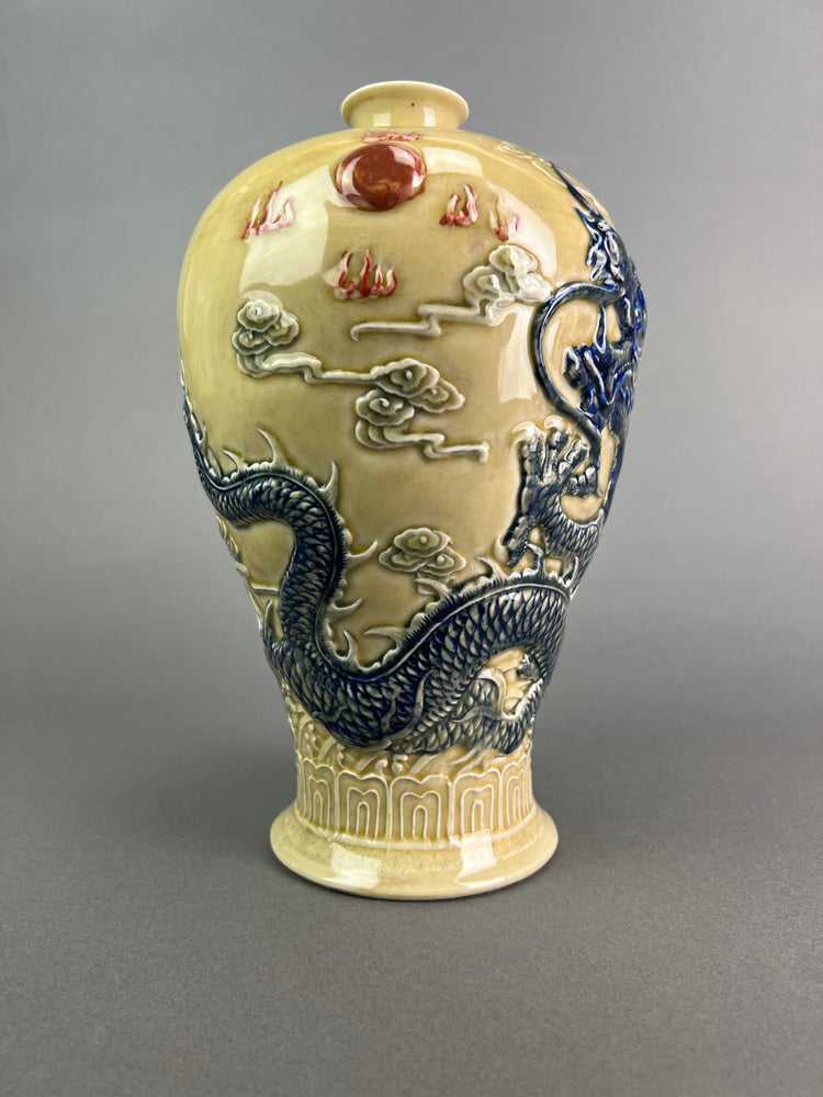 Chinese Dragon five claws porcelain vase with Daoguang mark