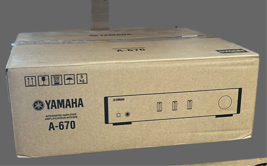 Yamaha A-670 slim amplifier (2x 65W, 6 Ohm), 3.3 kg - 7.3 lbs.