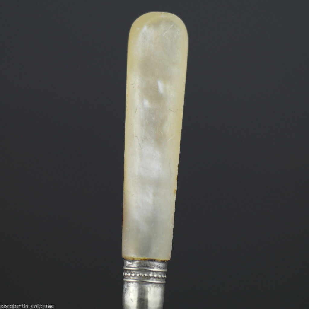 Tenedor de pescado de mesa antiguo con mango de nácar Sheffield plateado