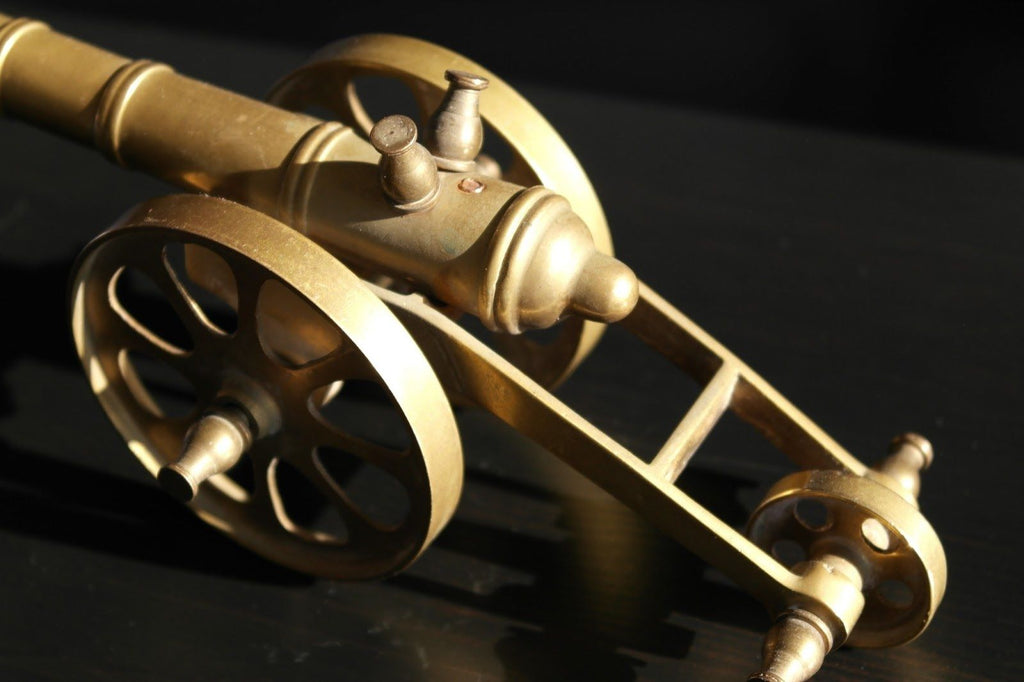 Vintage model Antique cannon brass statue British Empire with wheels