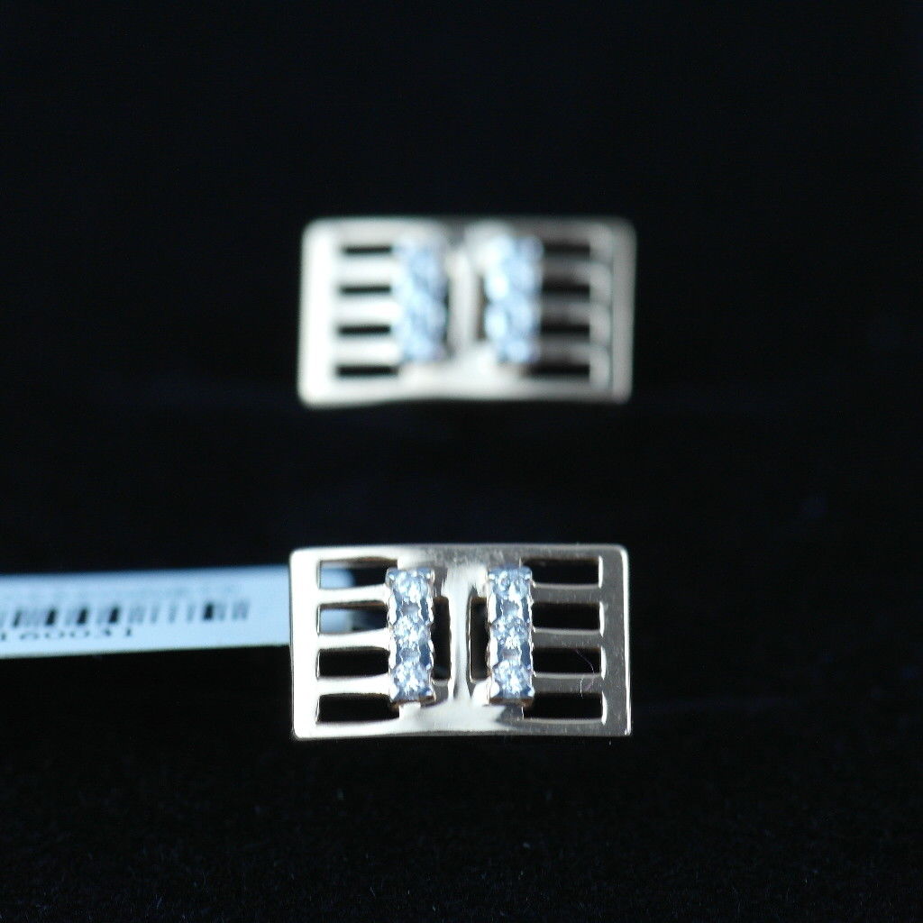 Gemelos clásicos de oro de 14k con 12 circonitas cúbicas 