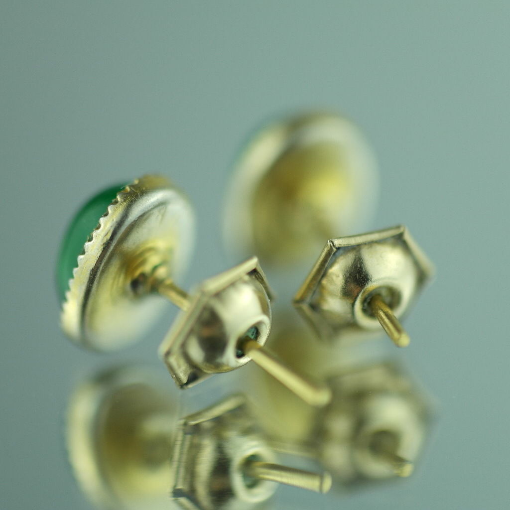 Pendientes antiguos de oro de 9 quilates de Birmingham de 1906 con cabujón de jade verde 
