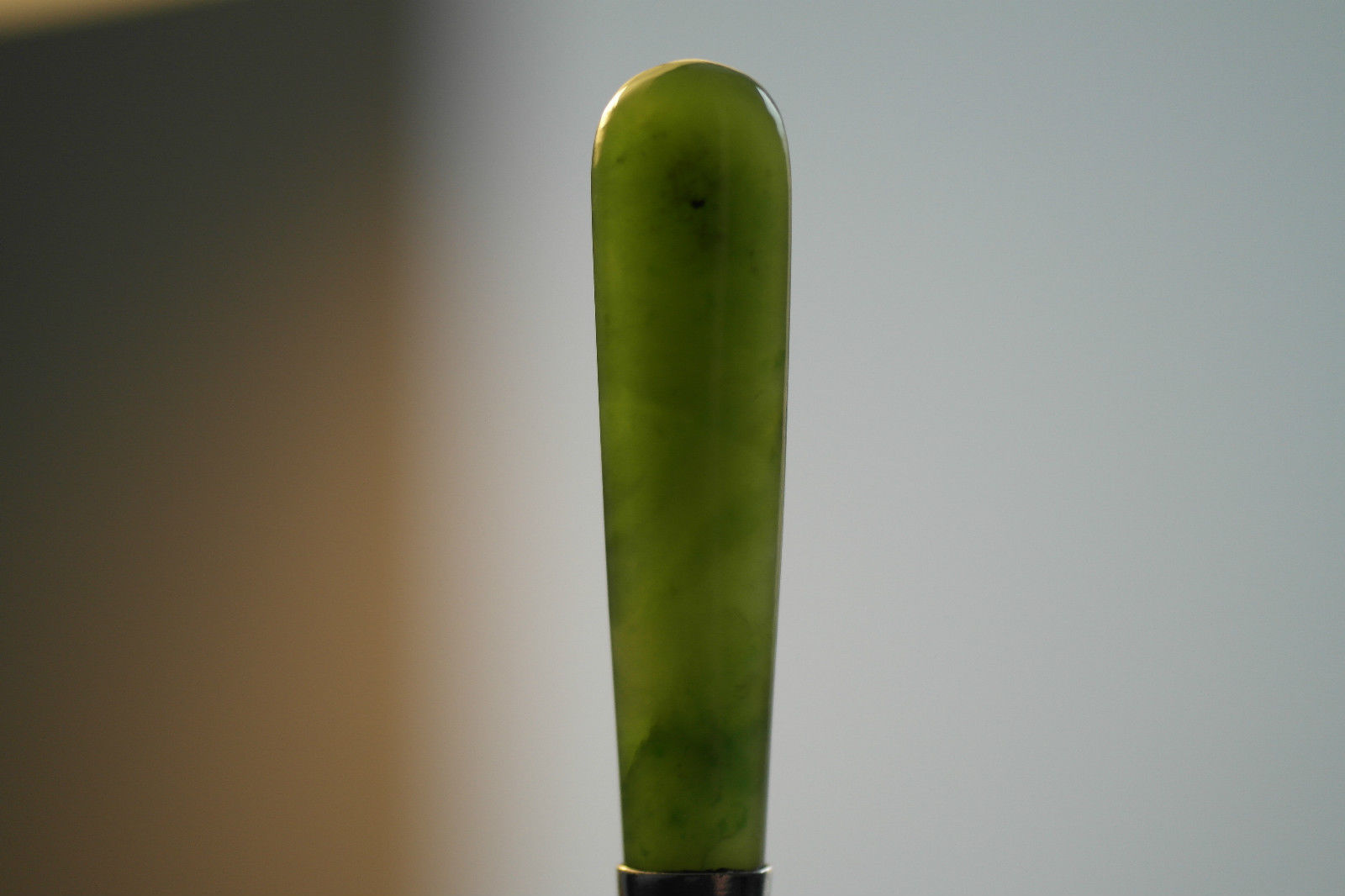 Antike 1924-Gabel aus massivem Silber mit Nephrit-Steingriff und britischer Jade