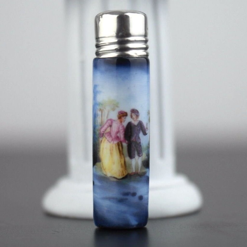 Antigua botella de almacenamiento de agujas de porcelana con tapa de plata de ley de 1904 Birmingham