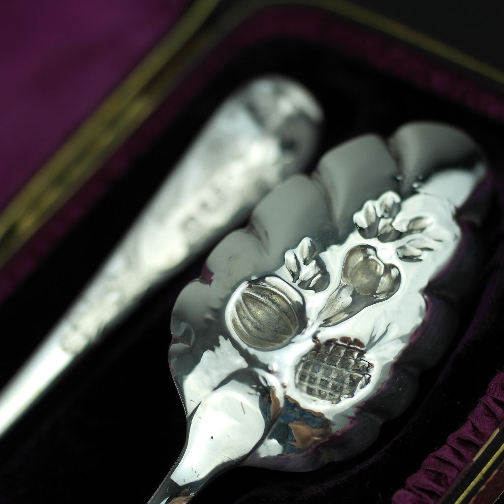 Antikes Paar Obstlöffel aus Sterlingsilber aus dem Jahr 1797, London, georgianische Ära, Britisches Empire