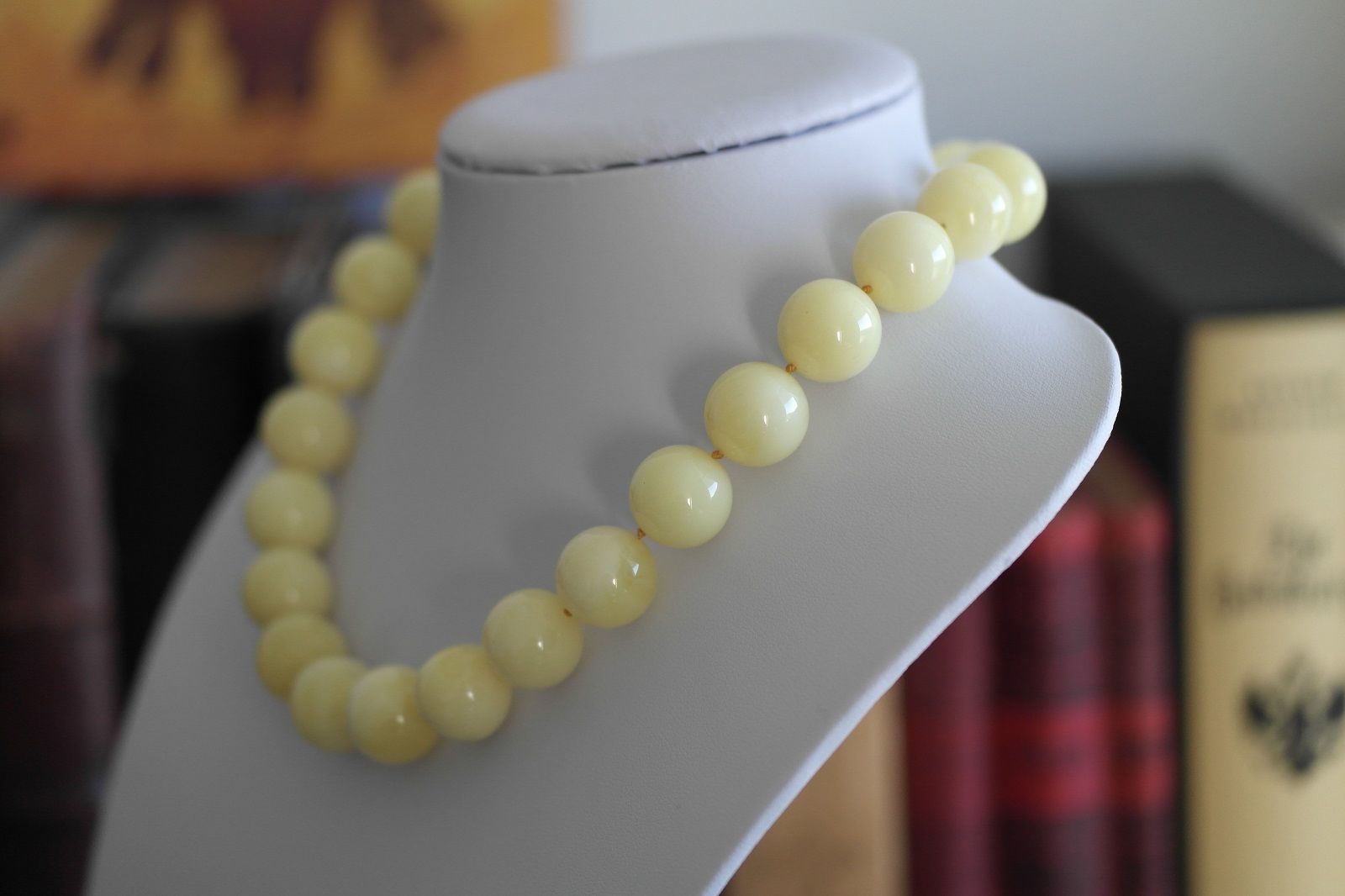 Vintage stylish Bakelite beads necklace and earrings