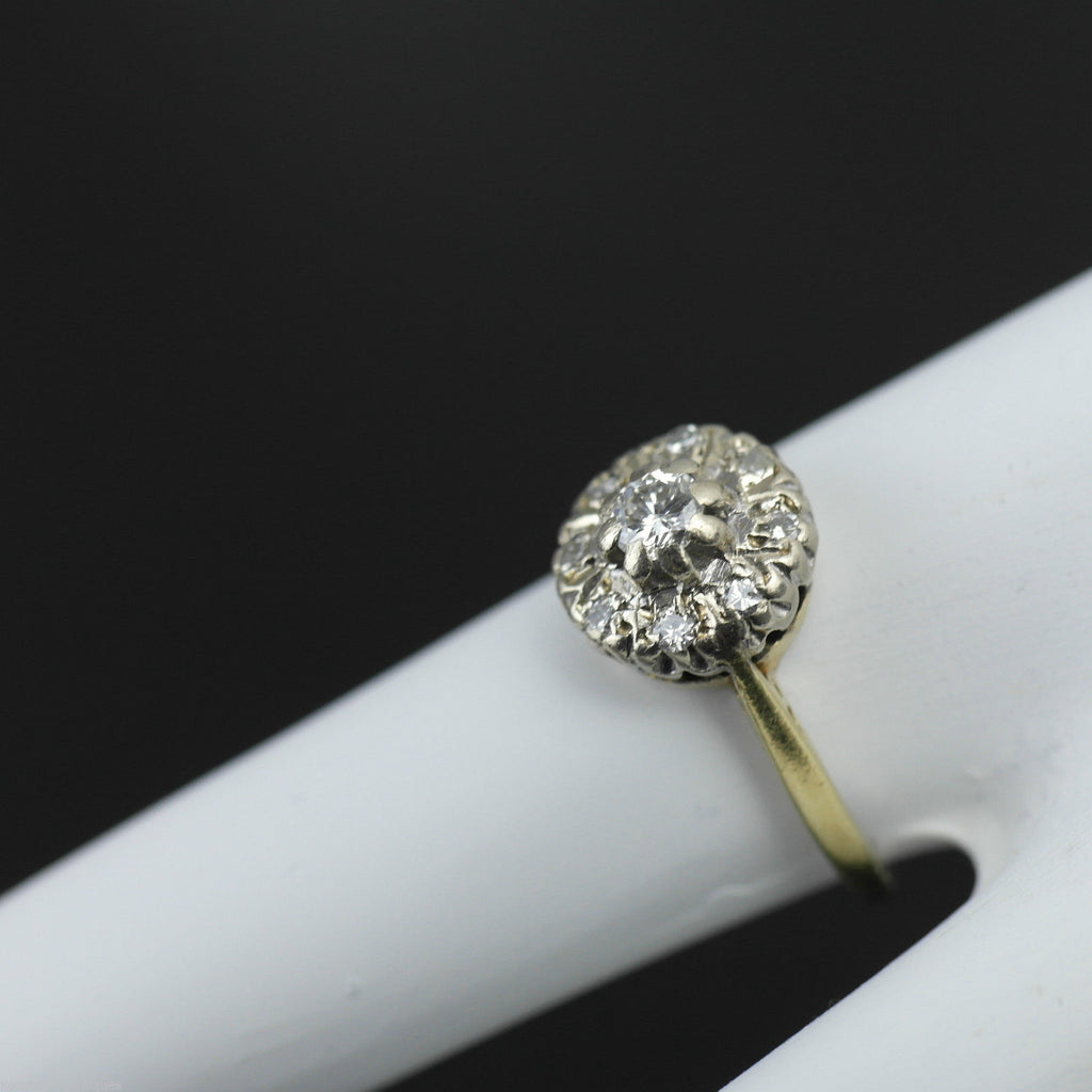 Vintage 18ct gold ring with brilliant cut diamonds cluster London