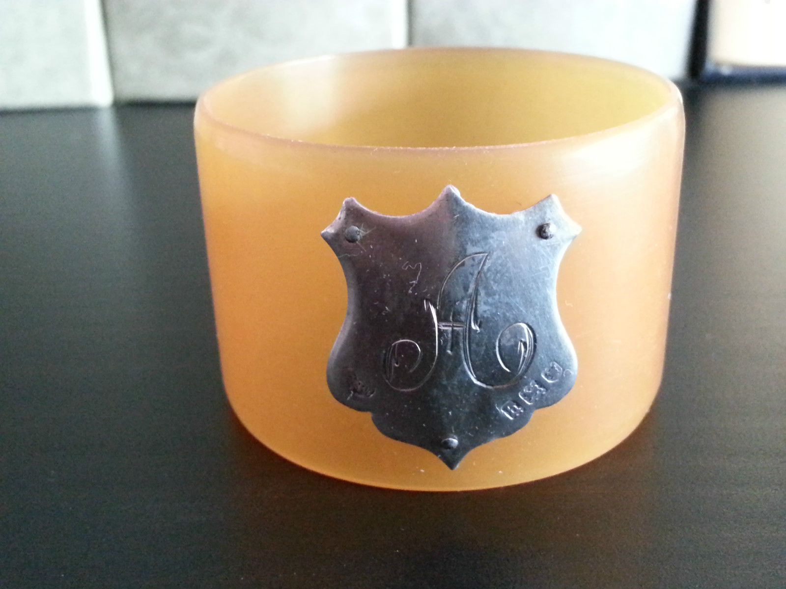 Antiguo servilletero de baquelita de 1903 escudo de plata maciza Londres A 