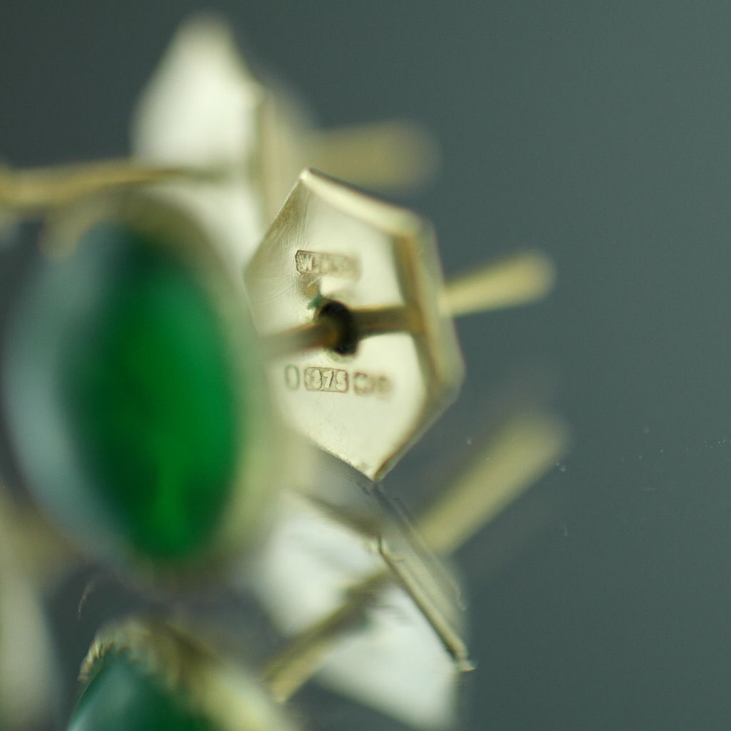 Pendientes antiguos de oro de 9 quilates de Birmingham de 1906 con cabujón de jade verde 