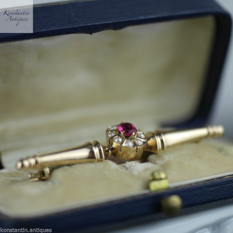 Antike kaiserlich-russische Brosche aus 56 Gold mit Rubin und Perlen aus dem Jahr 1909 – Au Diamant du cap