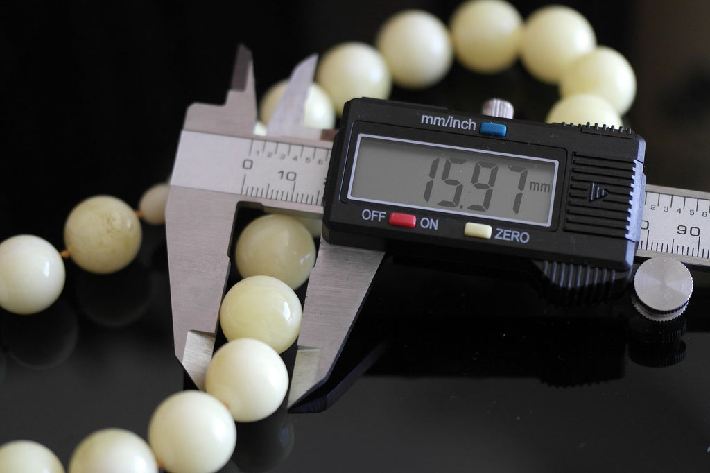 Vintage stylish Bakelite beads necklace and earrings