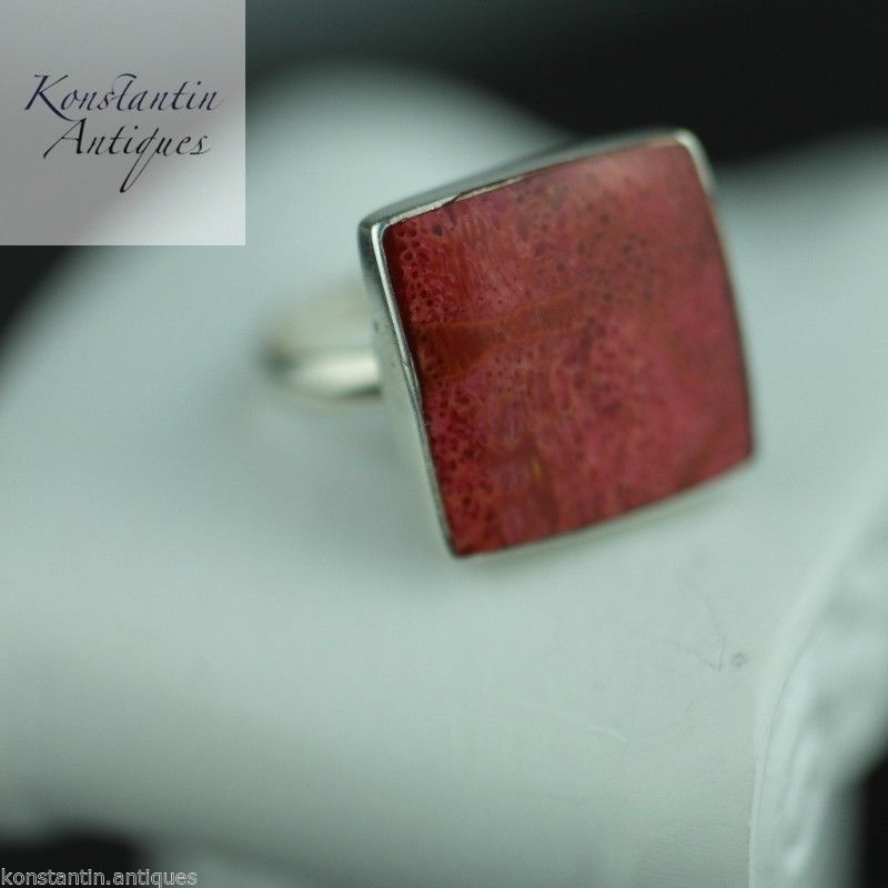 Anillo vintage de plata de primera ley con coral rojo cuadrado