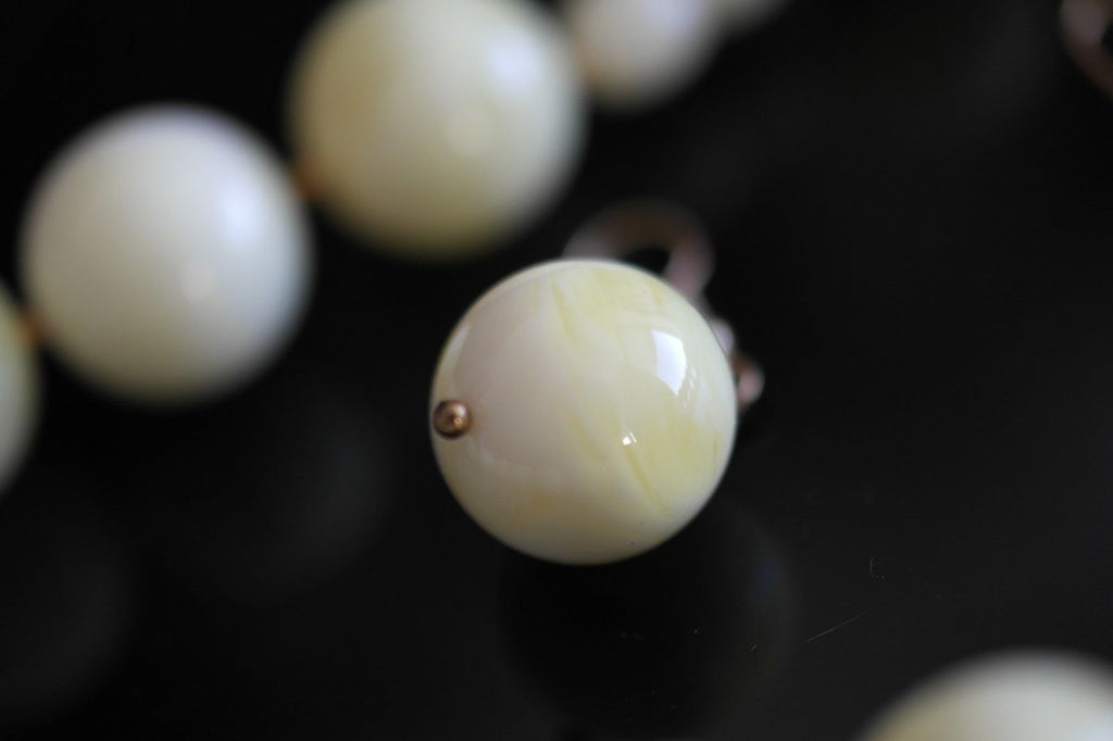 Vintage stylish Bakelite beads necklace and earrings
