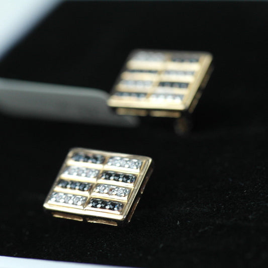 Impresionantes gemelos de oro de 14k con 48 gemas de circonita cúbica transparente y negra. 