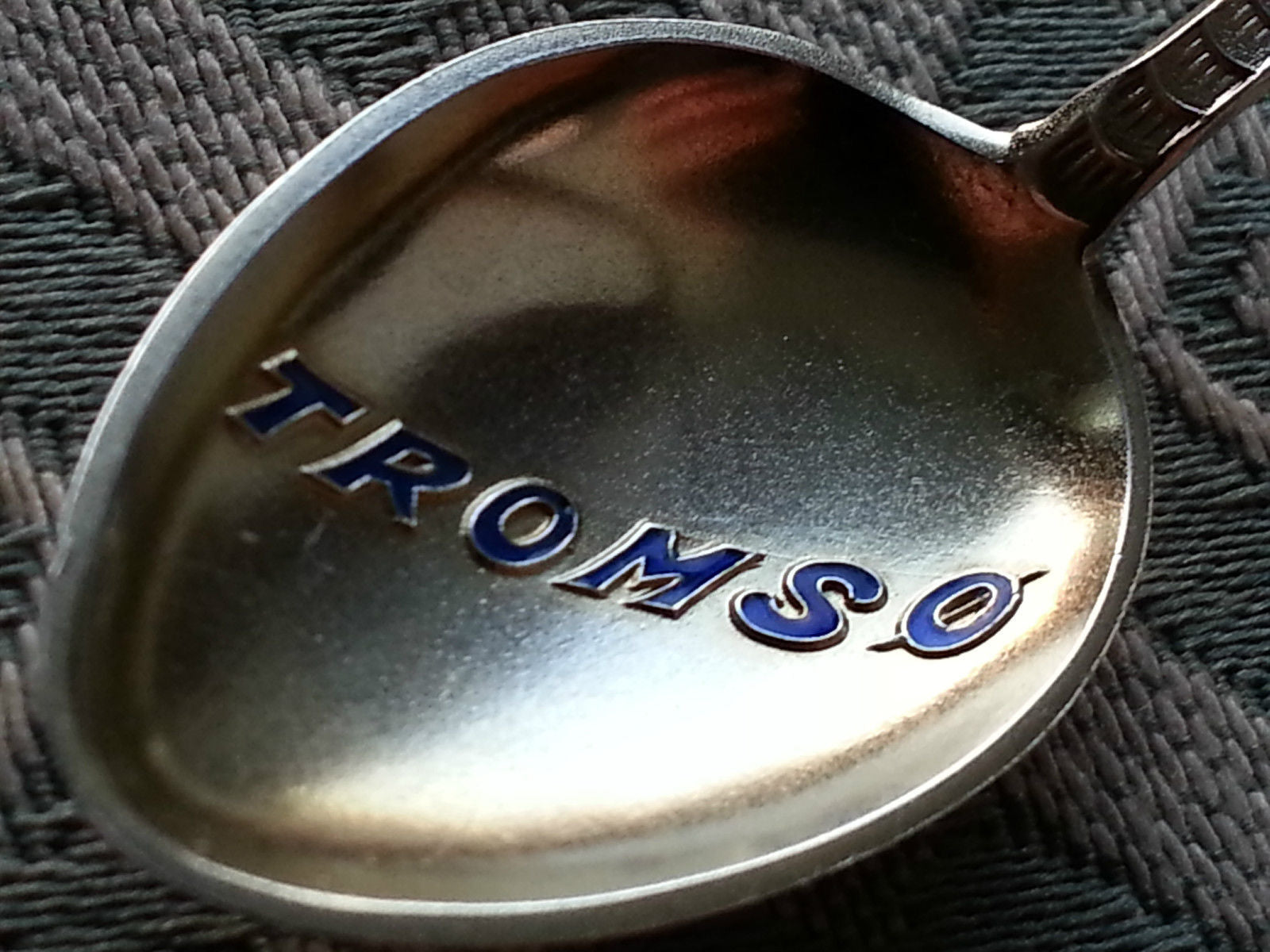 Cuchara de plata de ley chapada en oro con esmalte antiguo Noruega TROMSO HOLMSEN 925S