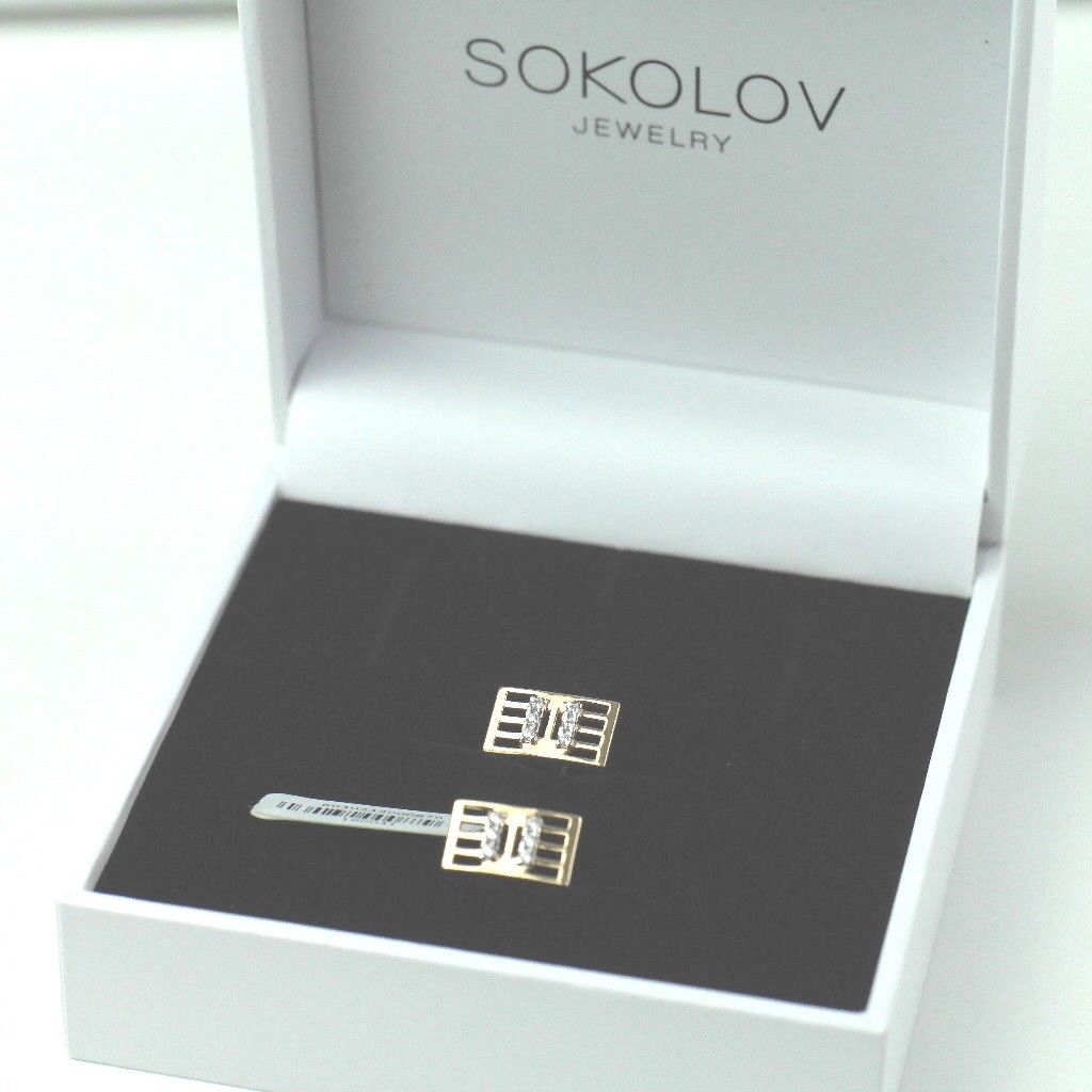 Gemelos clásicos de oro de 14k con 12 circonitas cúbicas 