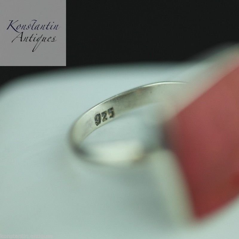Anillo vintage de plata de primera ley con coral rojo cuadrado