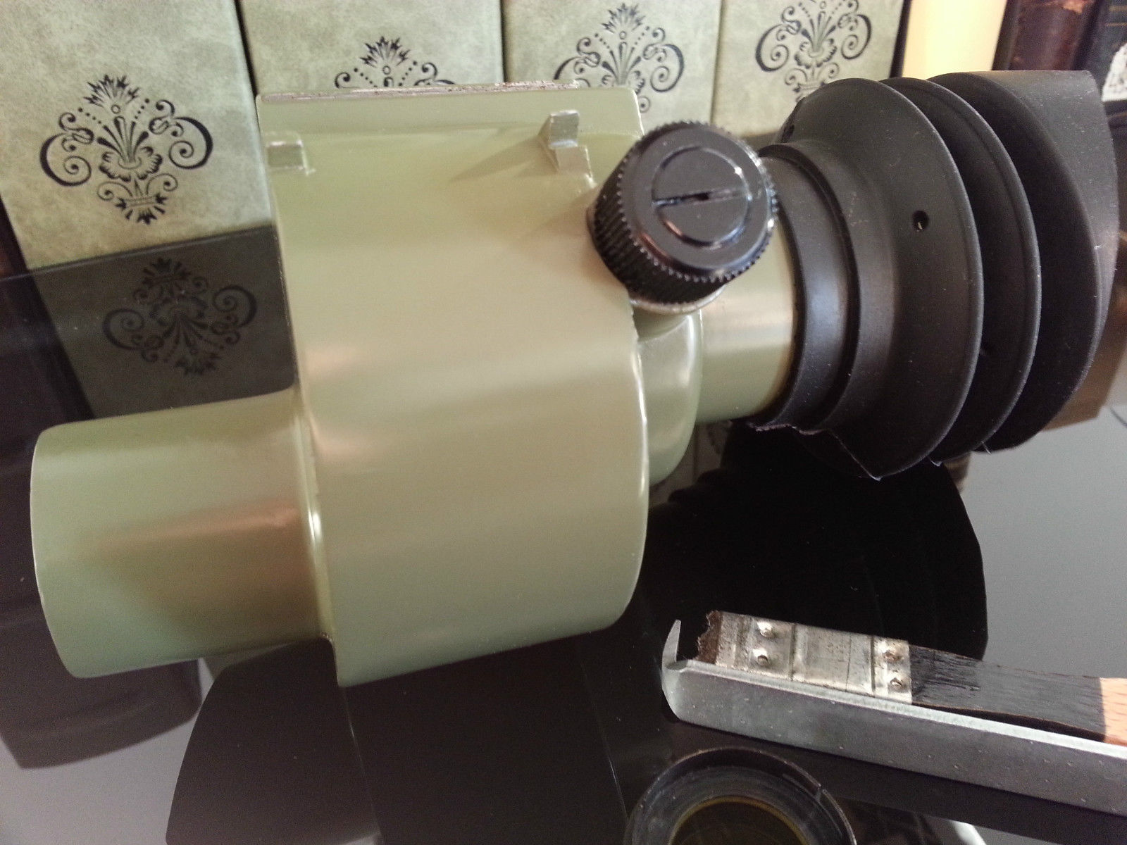 Alcance de visión monocular vintage ZRAK M-59 excedente genuino