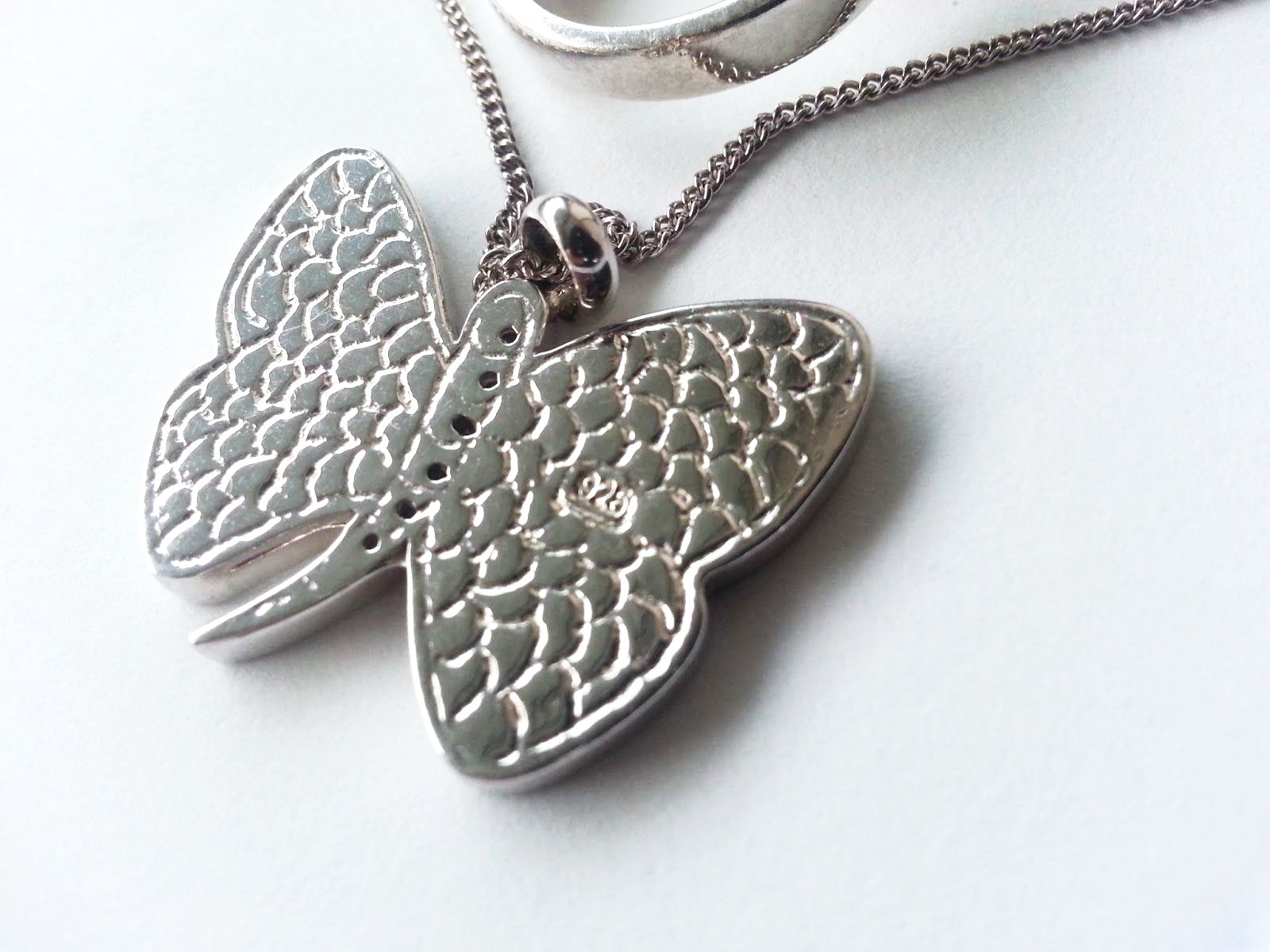 Sterling silver ring and butterfly charm pendant neck chain necklace Nacre MOP