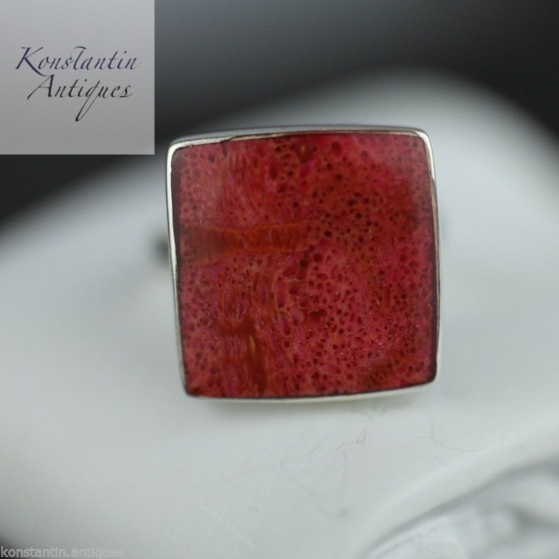 Anillo vintage de plata de primera ley con coral rojo cuadrado