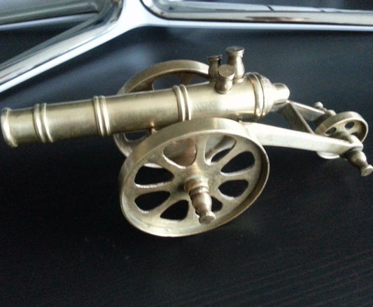 Vintage-Modell, antike Kanonen-Messingstatue, großes britisches Empire