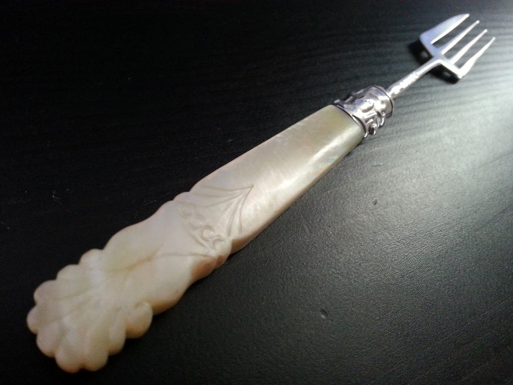 Antike Tafelgabel aus Sterlingsilber aus dem Jahr 1853, Perlmutt-MOP-Griff, Sheffield