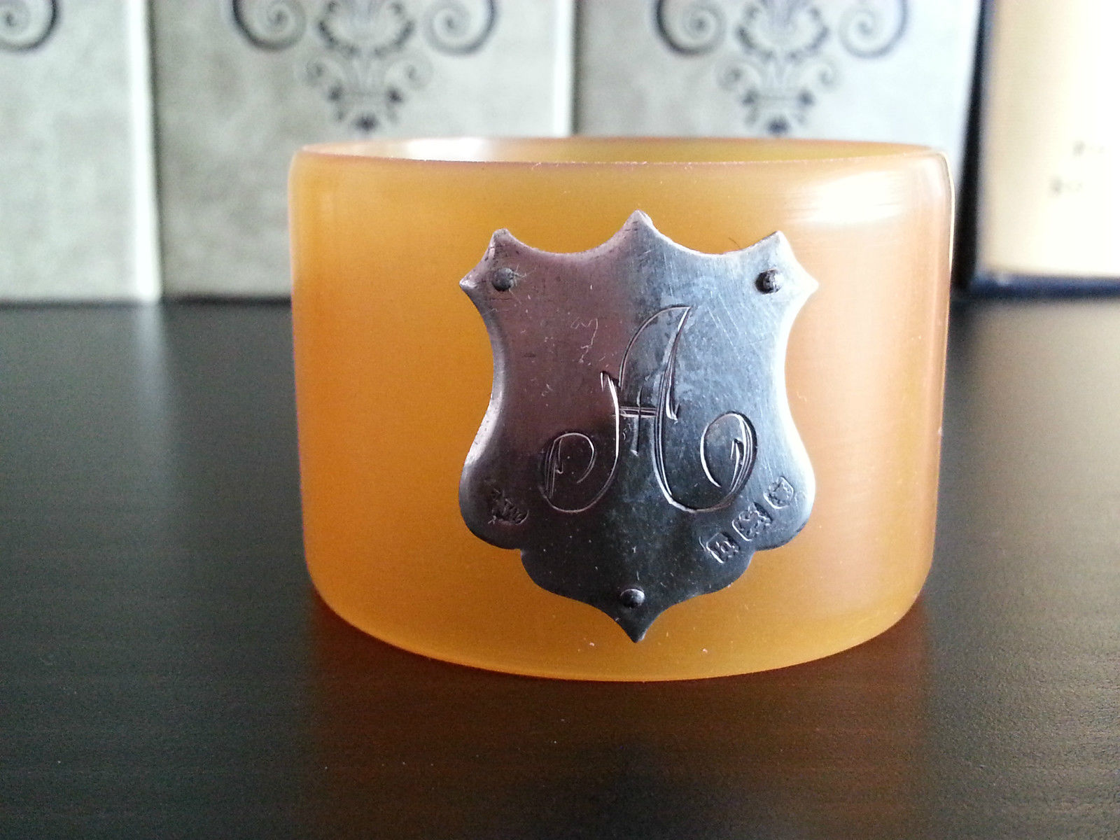 Antiker Bakelit-Serviettenring aus dem Jahr 1903, Schild aus massivem Silber, London A