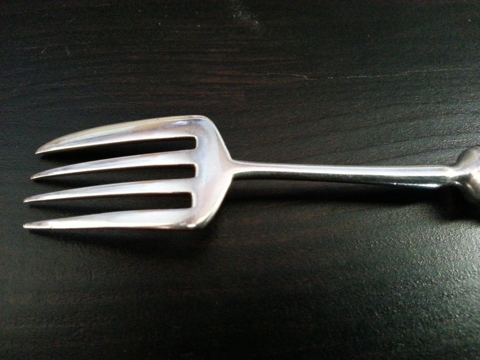 Antike Tafelgabel aus Sterlingsilber aus dem Jahr 1853, Perlmutt-MOP-Griff, Sheffield