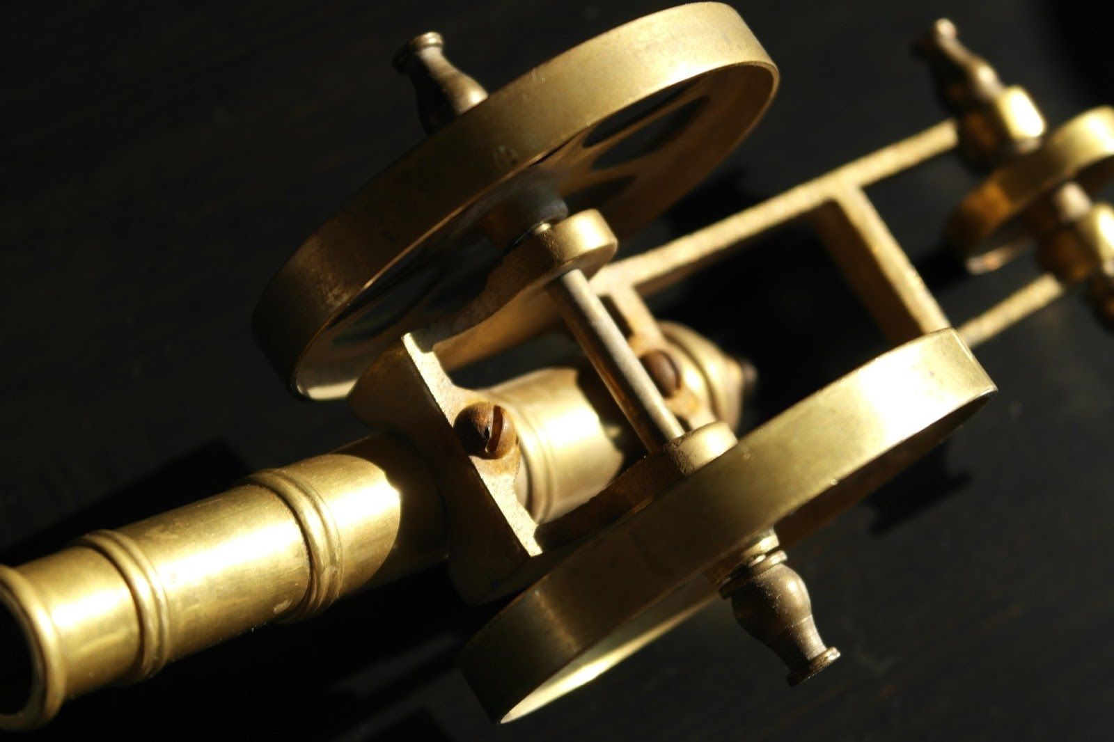 Vintage model Antique cannon brass statue British Empire with wheels