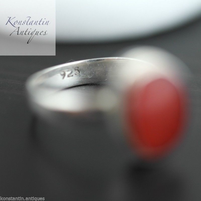 Vintage sterling silver ring with red coral eye UK-L  US-6