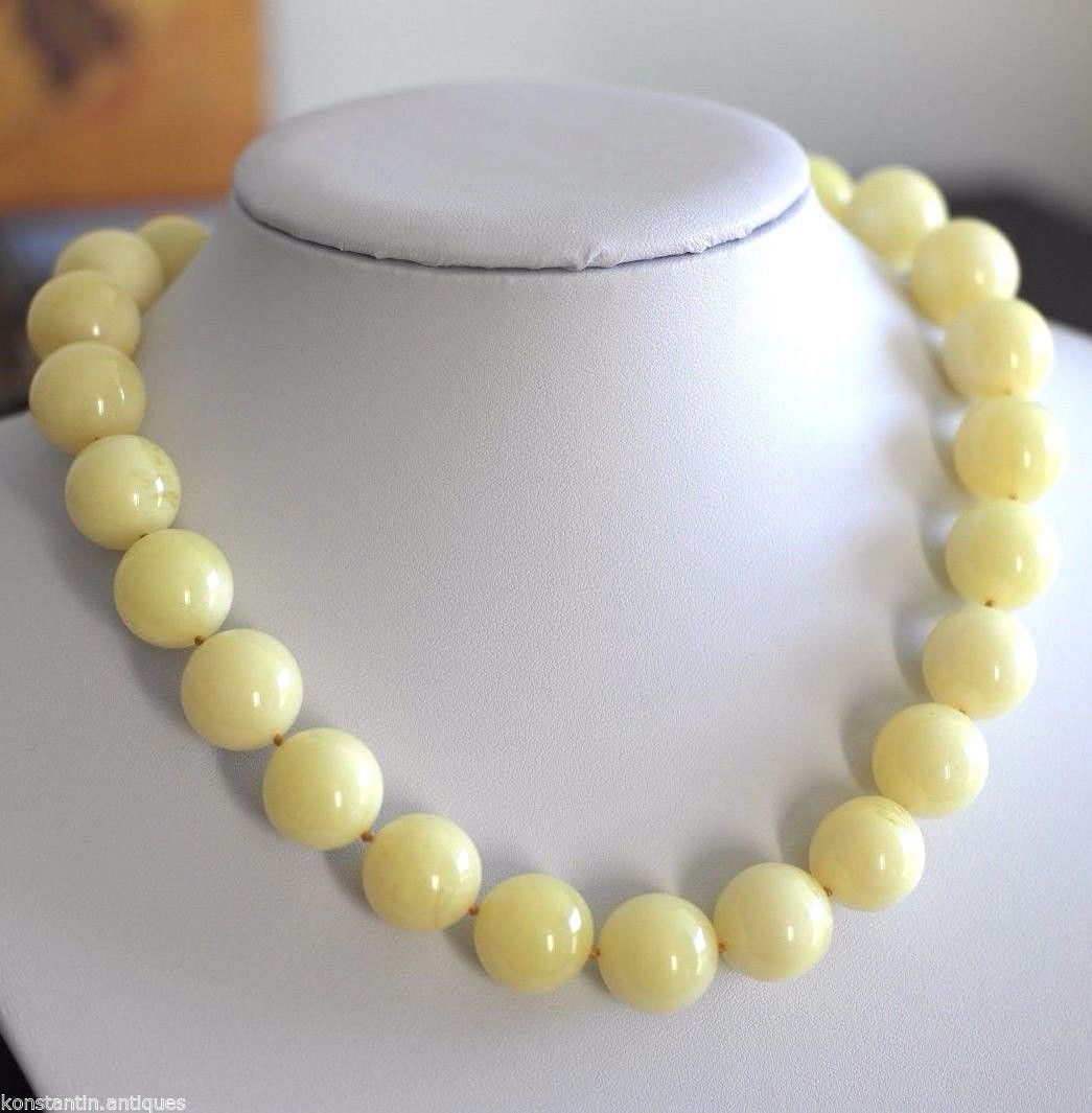 Vintage stylish Bakelite beads necklace and earrings