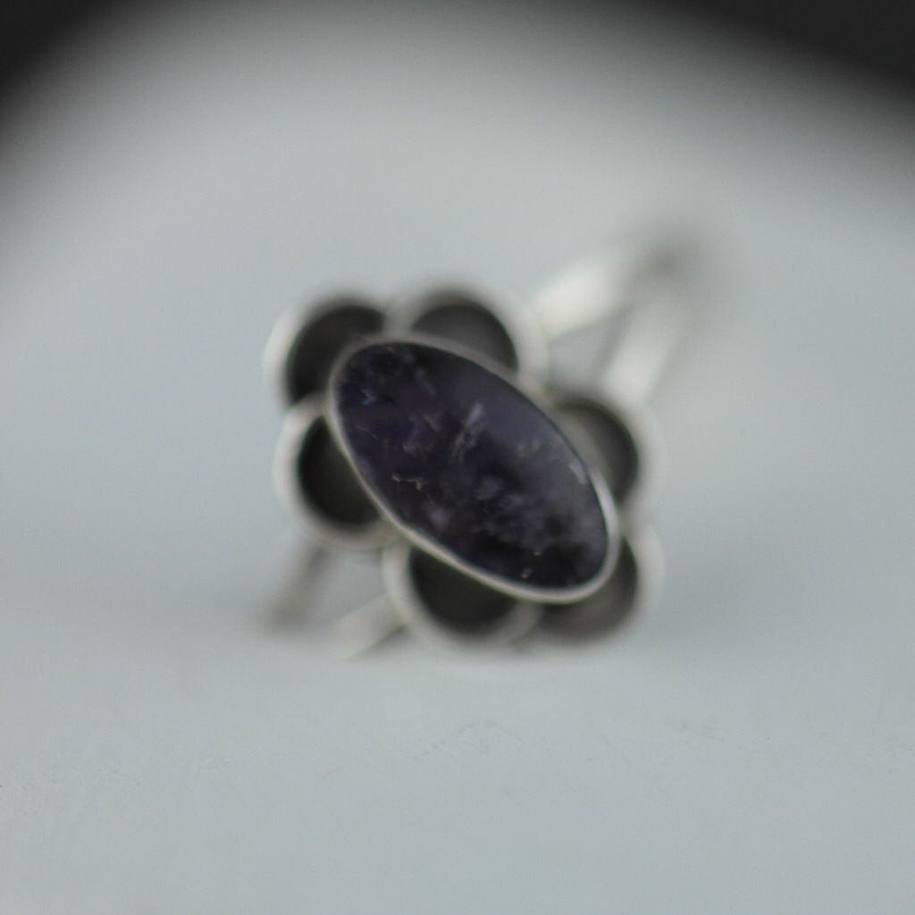 Vintage sterling silver ring with Amethyst flower ornament
