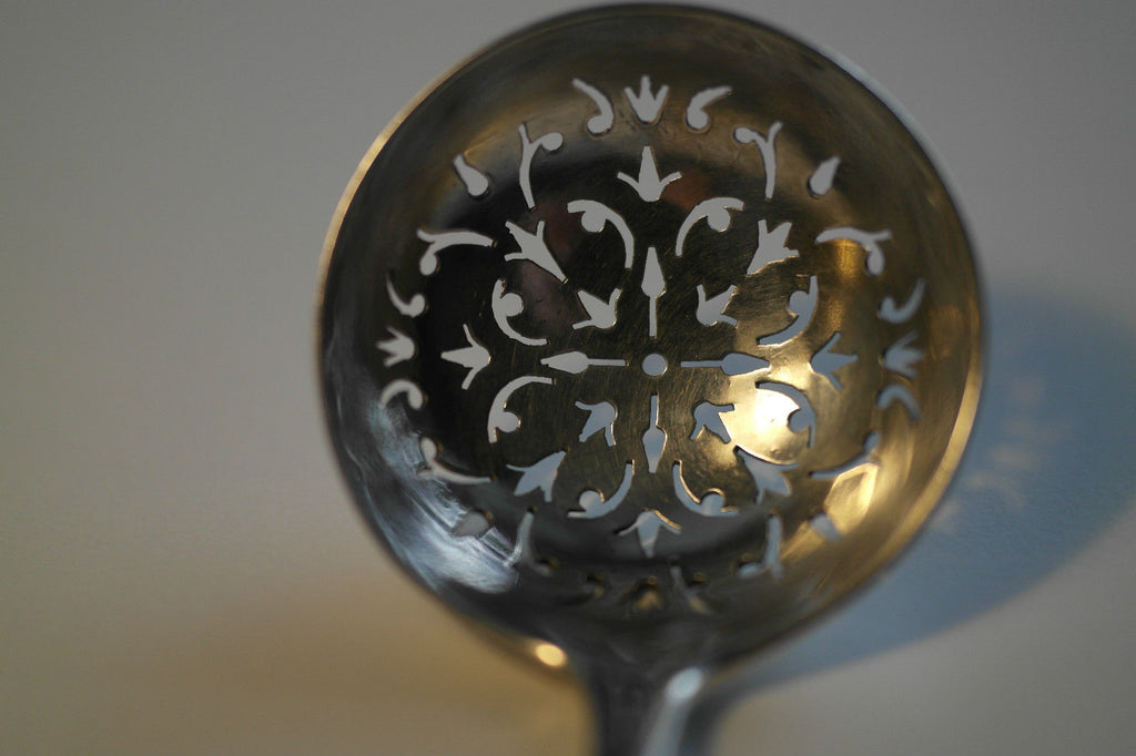 Antique 1892 solid silver tea strainer sugar sifter London lion