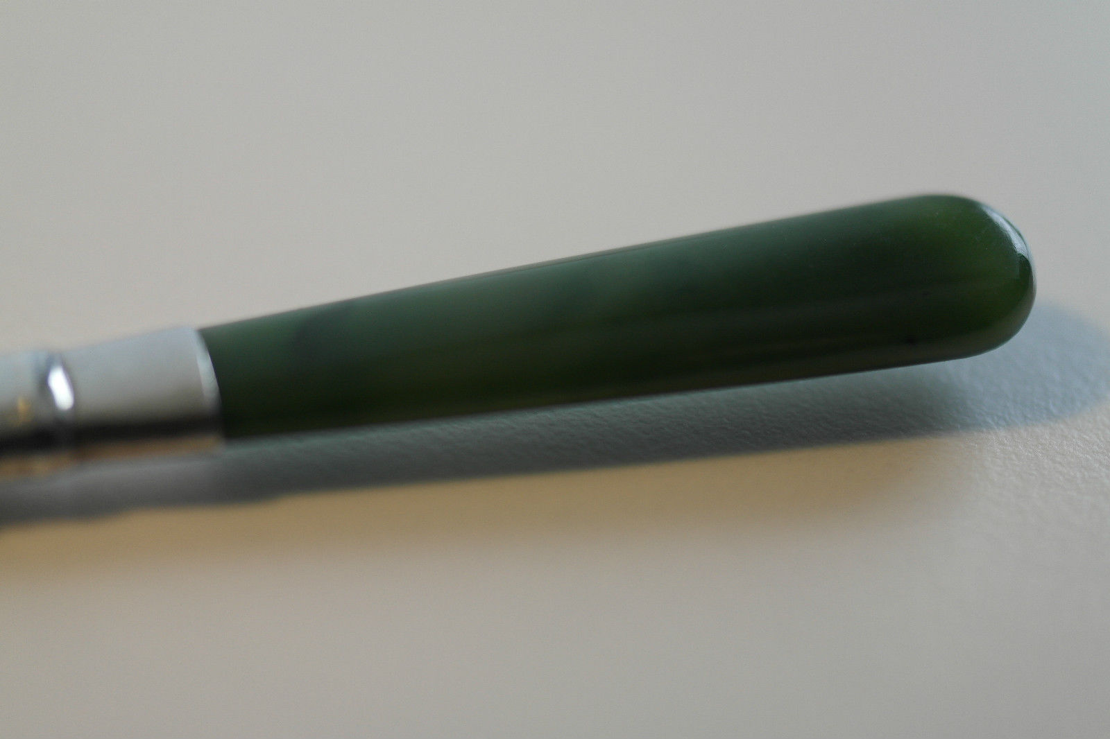 Antike 1924-Gabel aus massivem Silber mit Nephrit-Steingriff und britischer Jade