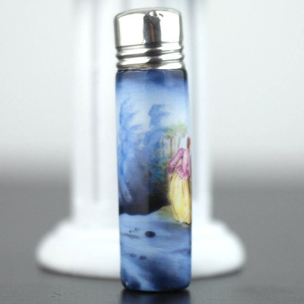 Antigua botella de almacenamiento de agujas de porcelana con tapa de plata de ley de 1904 Birmingham