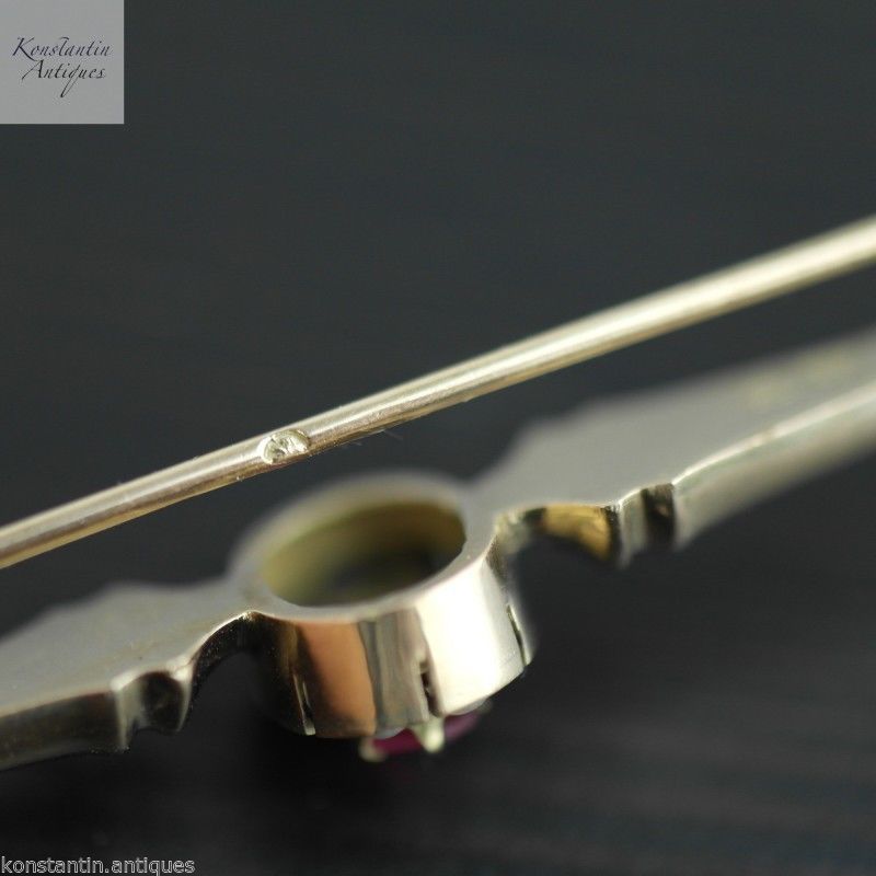 Antike kaiserlich-russische Brosche aus 56 Gold mit Rubin und Perlen aus dem Jahr 1909 – Au Diamant du cap