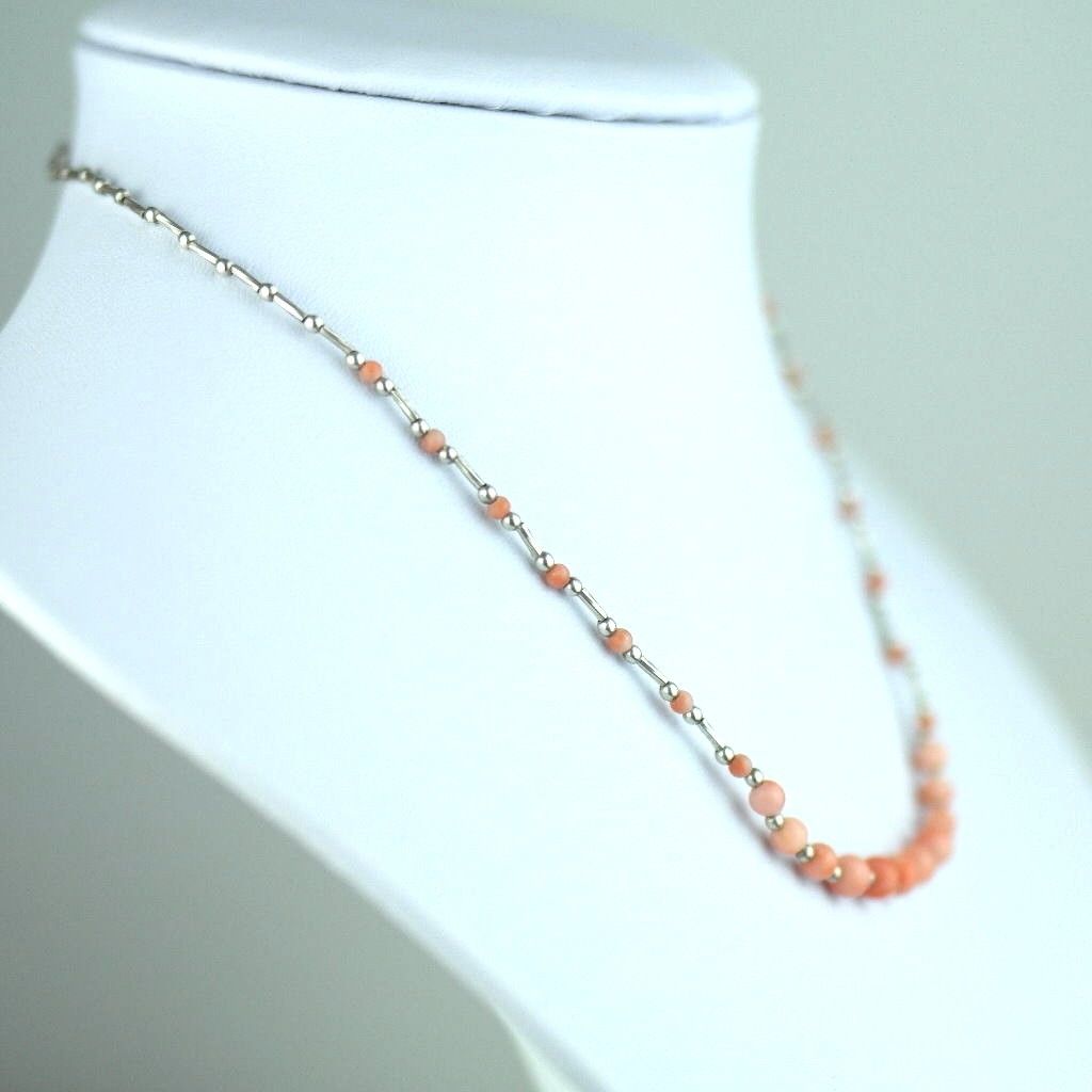 Collar vintage de cuentas de plata de primera ley y coral rosa