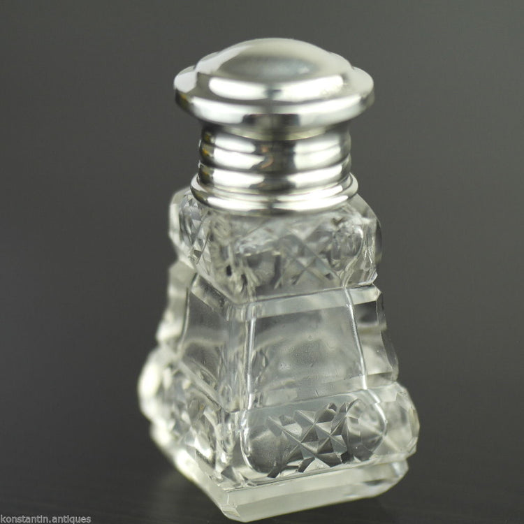 Antike Parfümflasche aus geschliffenem Glas aus dem Jahr 1931 mit massivem Silberverschluss