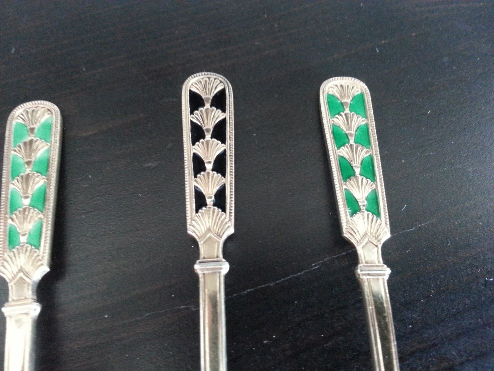 Conjunto antiguo de seis cucharas de té de esmalte dorado de plata maciza David Andersen Noruega