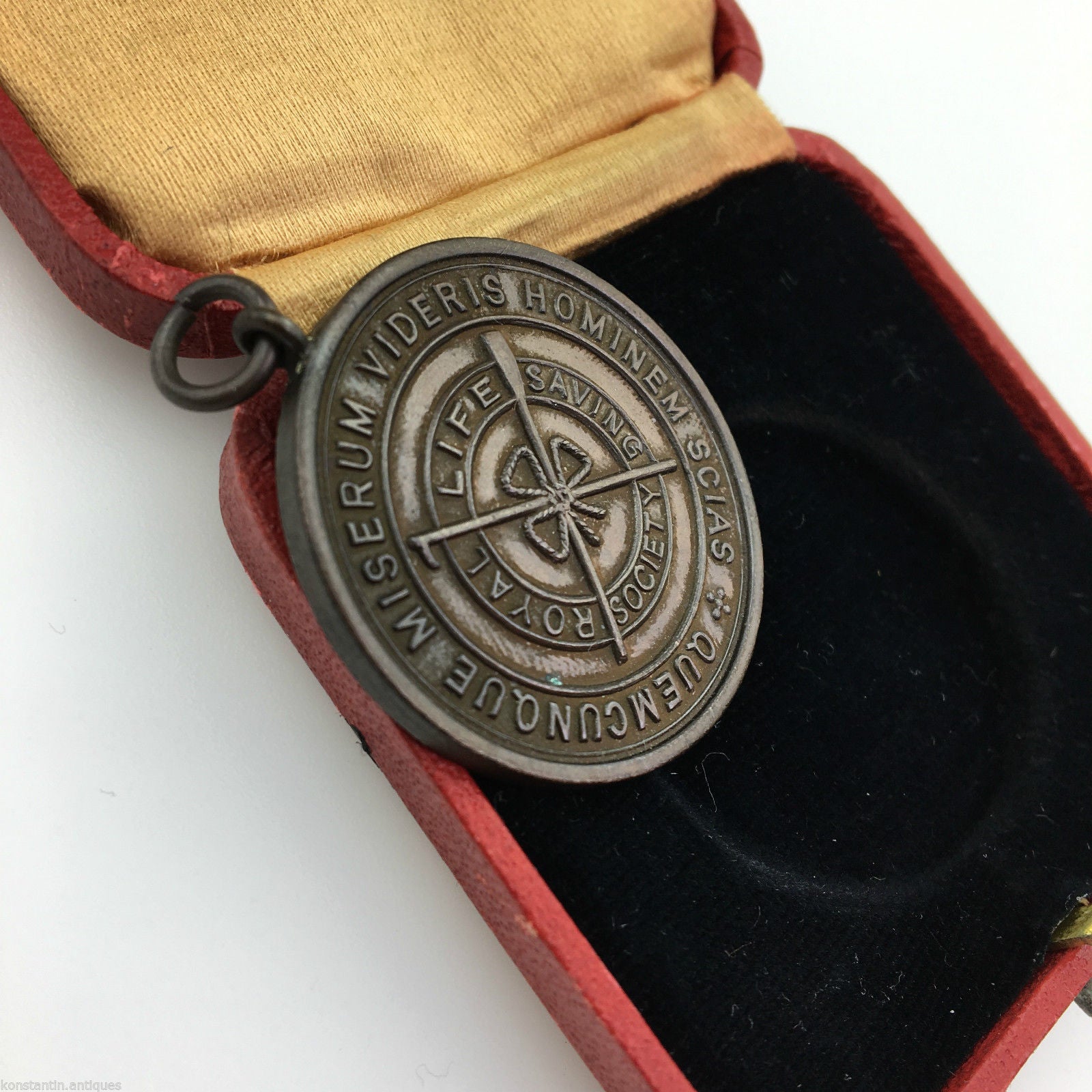 MEDALLA DE LA SOCIEDAD REAL PARA SALVAR VIDA ESTABLECIDA 1891 en caja c.1939