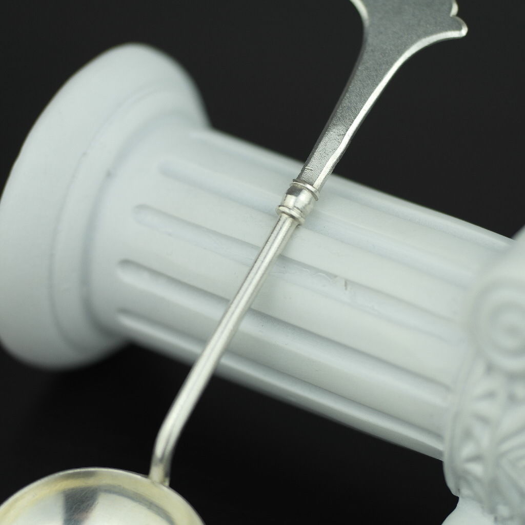 Antiker verzierter Bonbonlöffel aus massivem Silber, Russisches Reich, Kaiser Nikolaus II