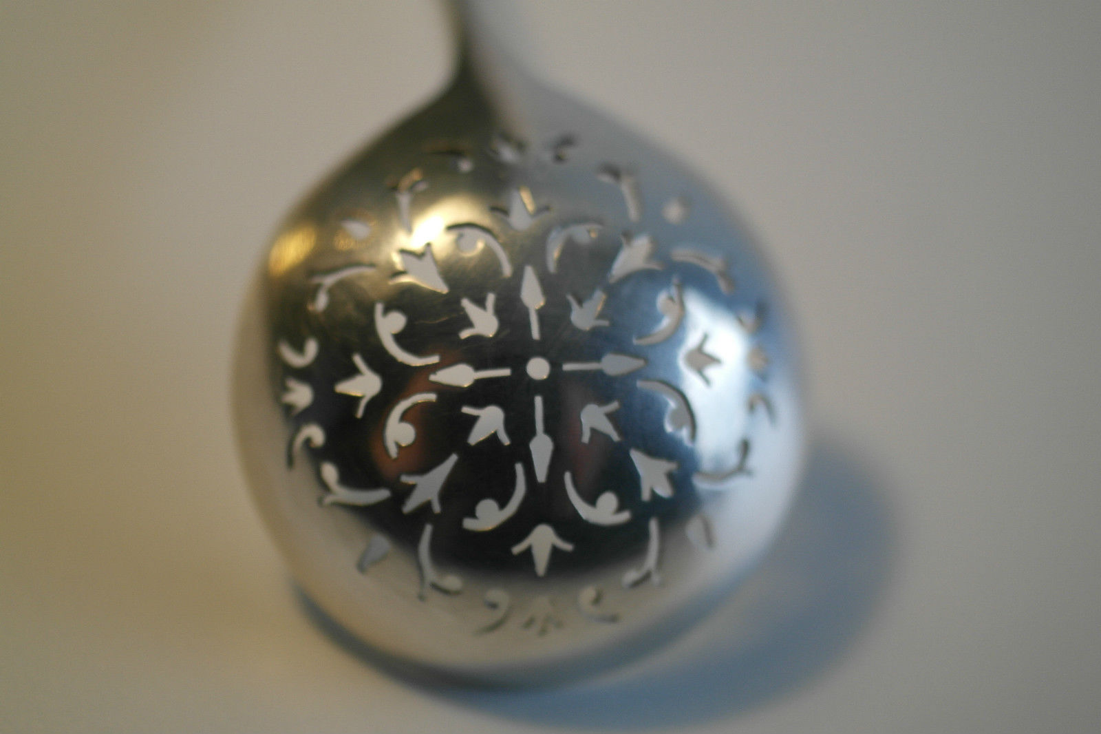 Antikes Teesieb aus massivem Silber, Zuckersieb, Londoner Löwe aus dem Jahr 1892